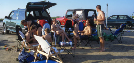 Strandleben in den USA: mit dem Auto bis an den Strand, hinsetzen, Bier trinken