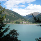 Blick auf Graun und die Kirche im See