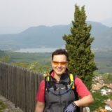 Kristin mit dem Kalterer See im Hintergrund